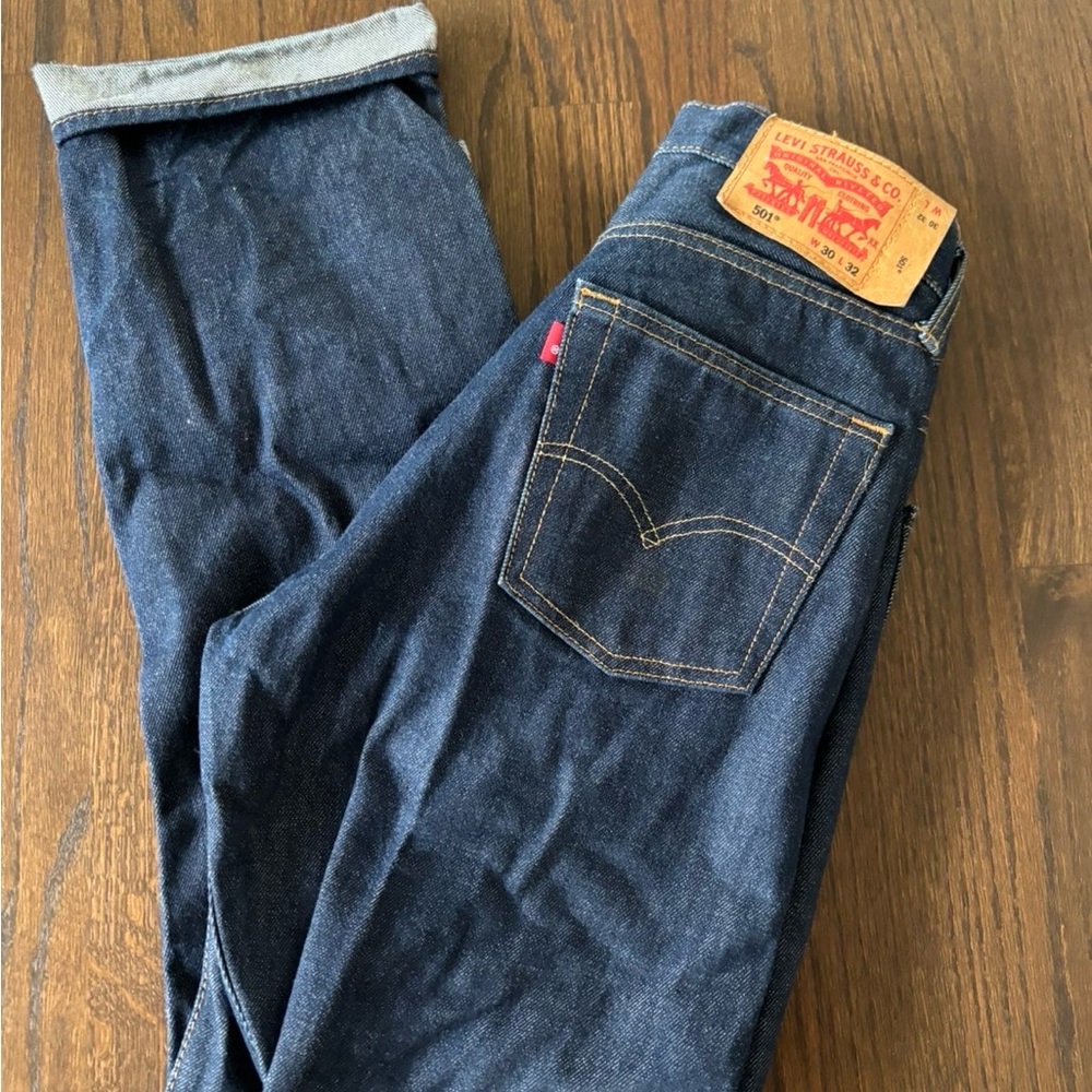 Levi's Men's Indigo Slim Straight Jeans with Tan Leather Patch